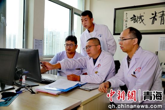 图为青海省交通医院专家开展诊疗。(资料图)青海省交通医院 供图