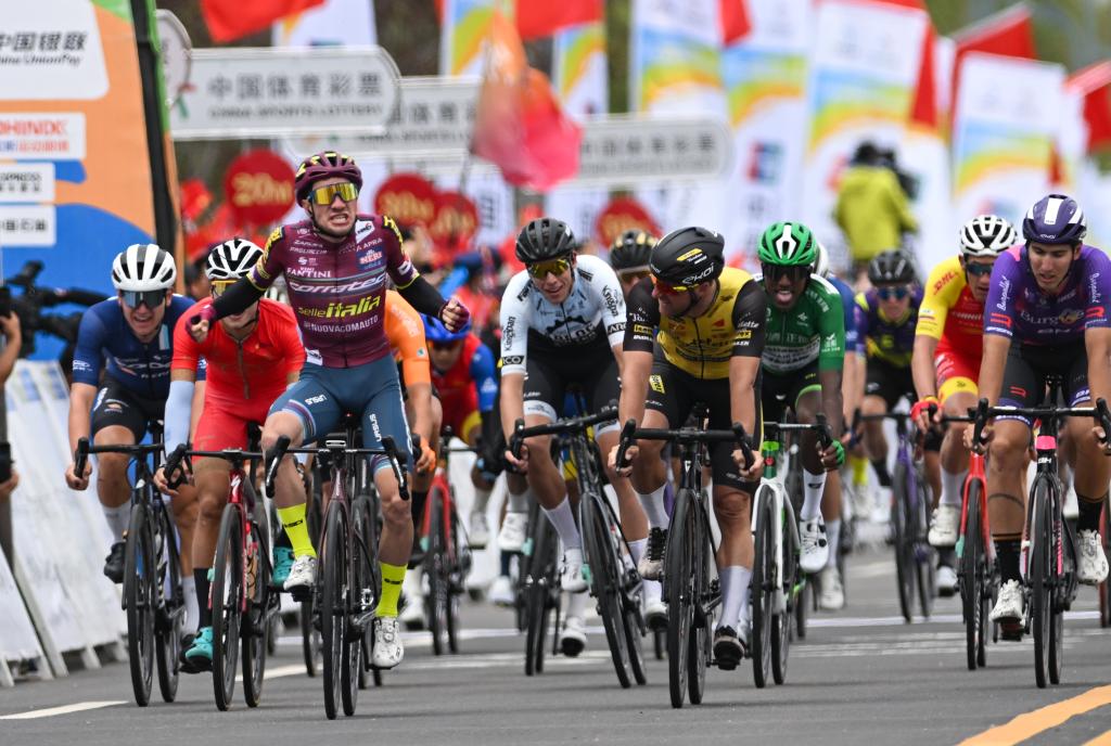 自行车——环青海湖国际公路赛第六赛段赛况