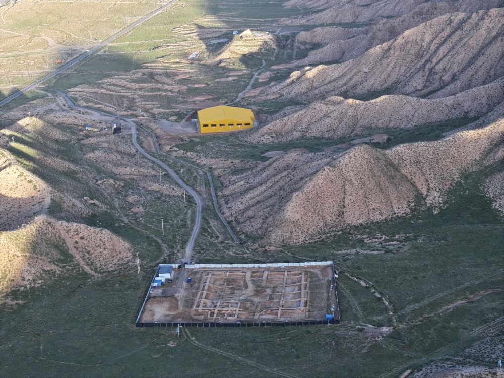 青海都兰热水墓群发现目前陵园规模