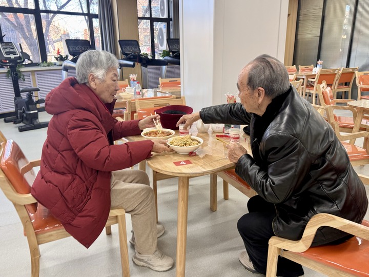 四中全会精神在基层丨“小饭碗”里有民生大幸福——青海西宁每年为6万余老人提供助餐服务