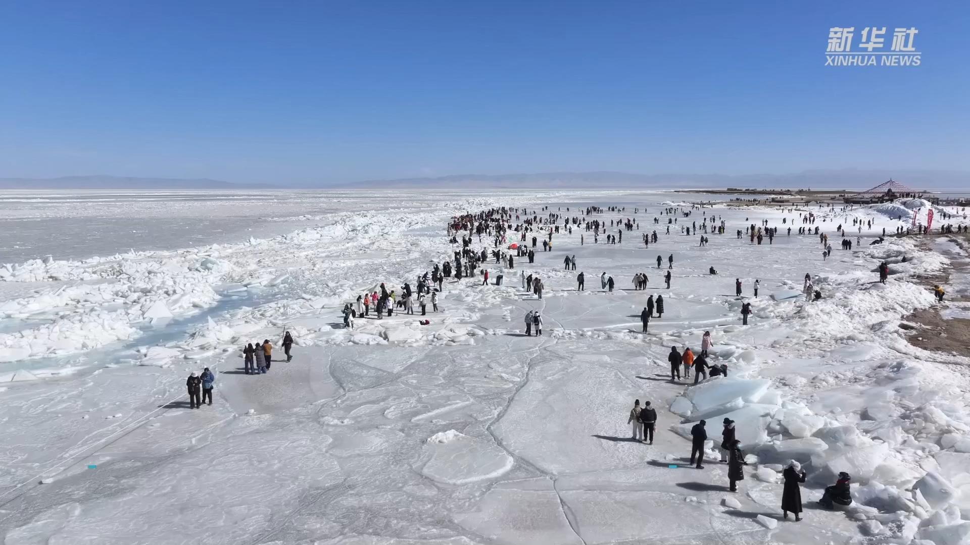 冰雪游乐受青睐 青海湖旅游热度不减 
