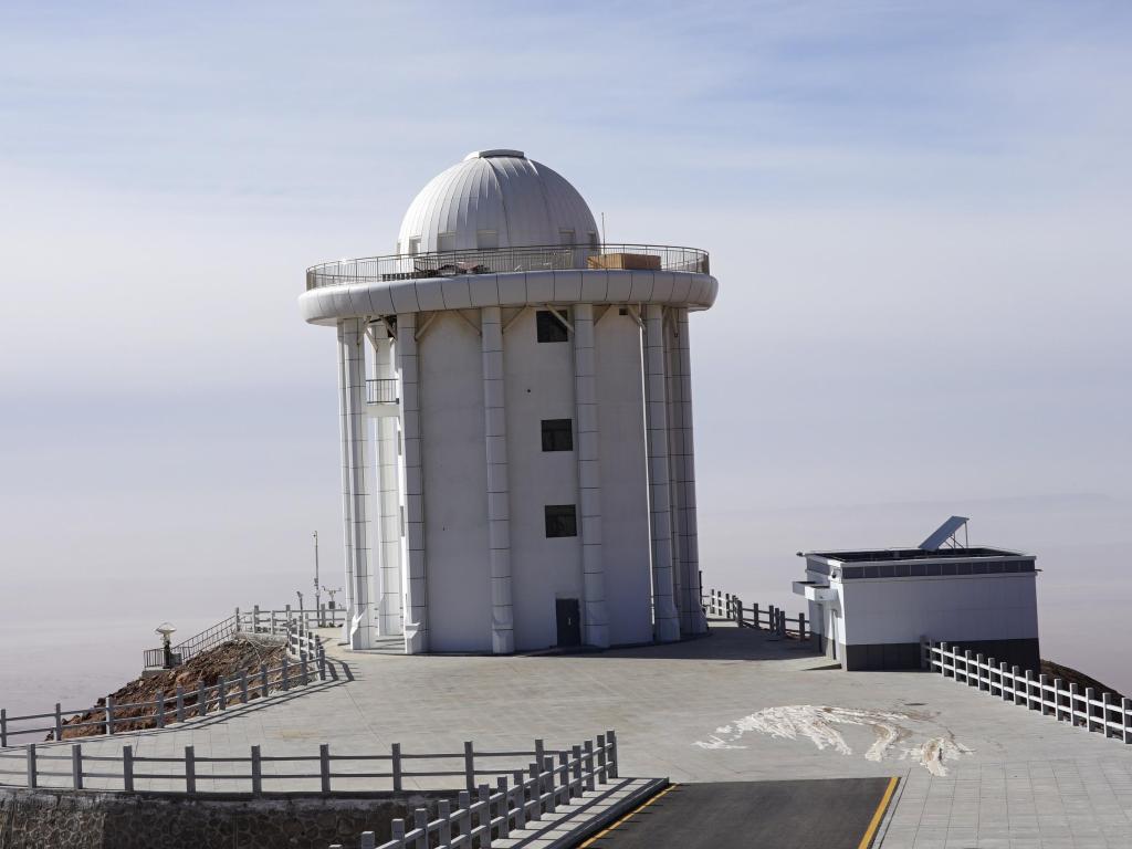 零下30摄氏度，这群人在戈壁“追赶”太阳