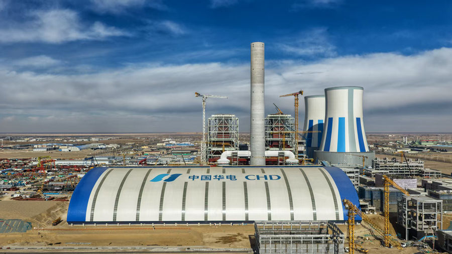 在戈壁上点燃能源发展新引擎