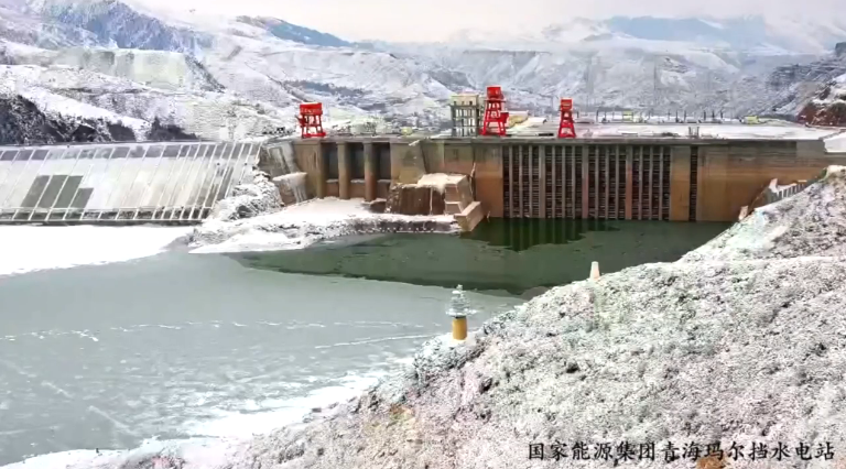 在玛尔挡，邂逅一场春雪浪漫