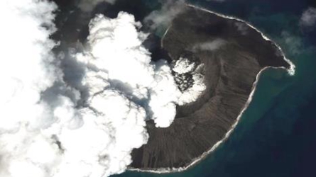 衛星鳥瞰東加火山爆