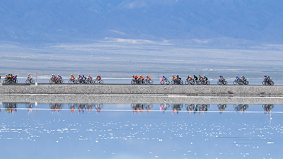自行車——環青海湖國際公路自行車賽第六賽段賽況