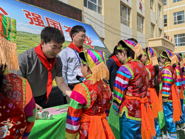 “嘉庚讲堂”青海行帮扶活动走进互助县东山乡学校